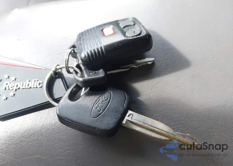 2002 Ford Escape Xlt z USA, uszkodzony, nr VIN 1FMYU04172KC27425